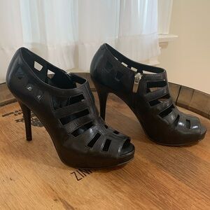 Enzo Angiolini Easaprano Black Leather Cut Out Zip Peep Toe High Heel Booties 6M